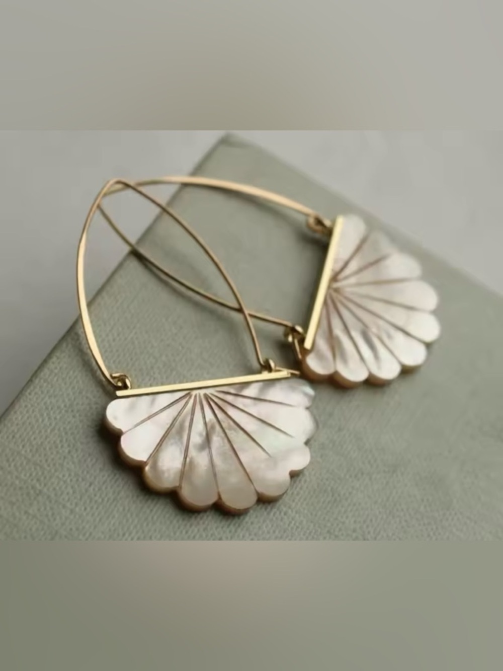 New Gold Shell Design Earrings - Picture 4 of 7
